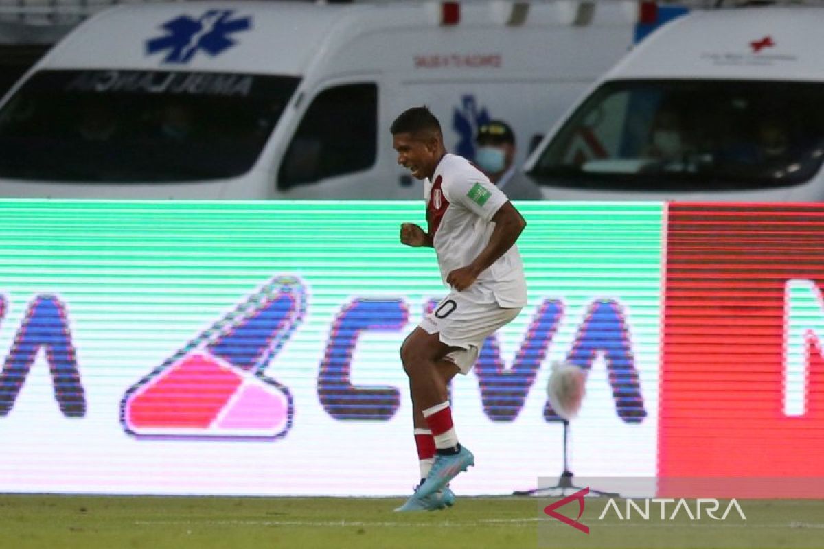 Edison Flores menjaga asa Peru lolos putaran final Piala Dunia Qatar