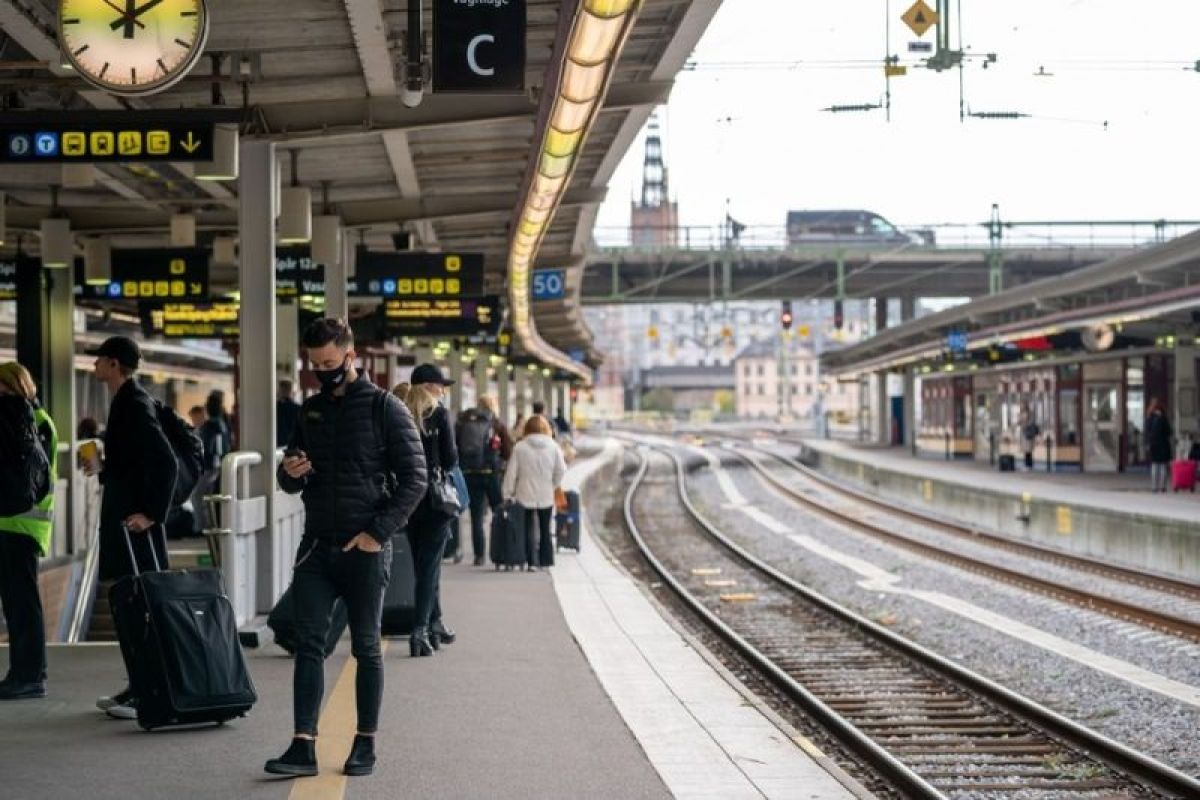 Dampak COVID-19, separuh layanan kereta Stockholm di Swedia dibatalkan karena kekurangan staf