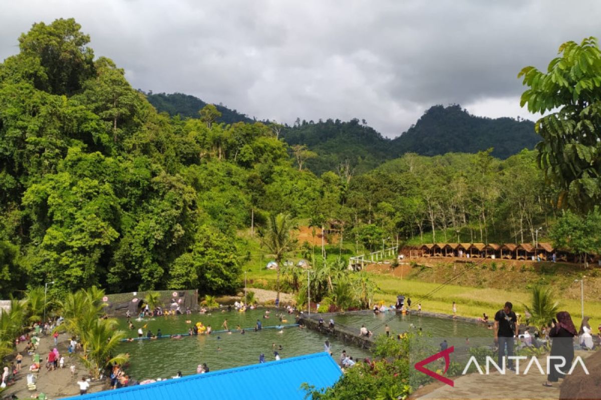Improving community's economy through Kampoeng Durian agro-tourism