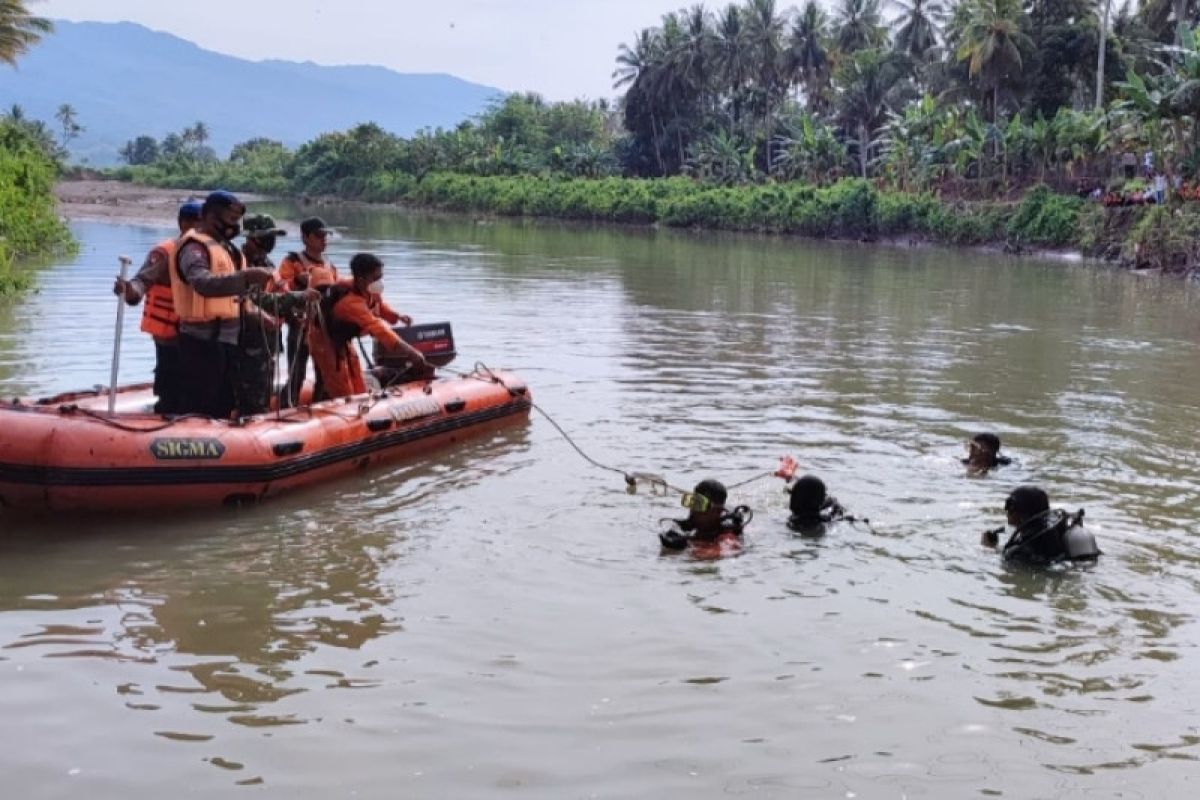 Tim SAR gabungan evakuasi jasad pemuda tenggelam di Pinrang