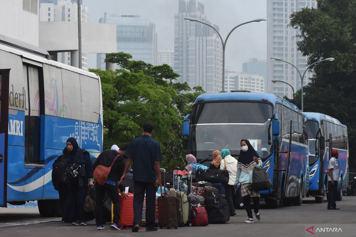 Kemenkes catat kasus konfirmasi COVID-19 pada Minggu turun