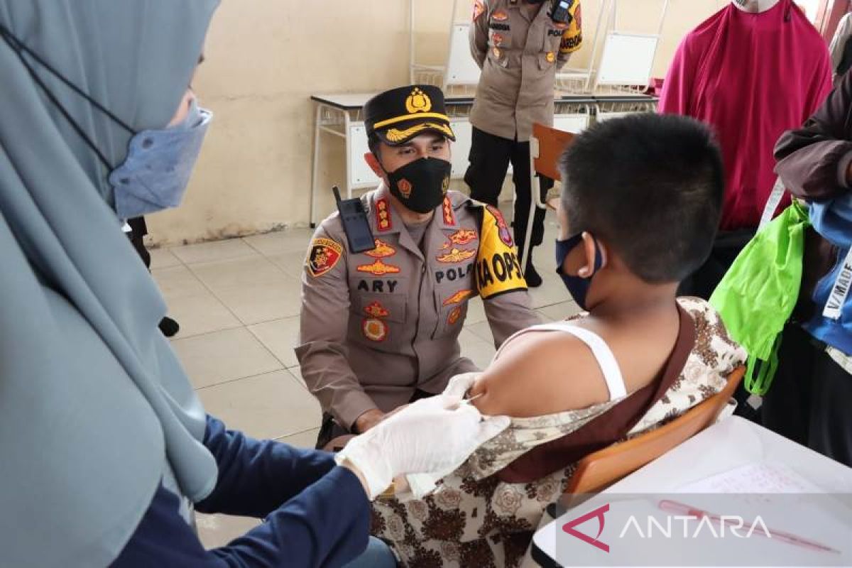 Kapolresta  Samarinda tinjau vaksinasi anak di MTS  Al-Azhar