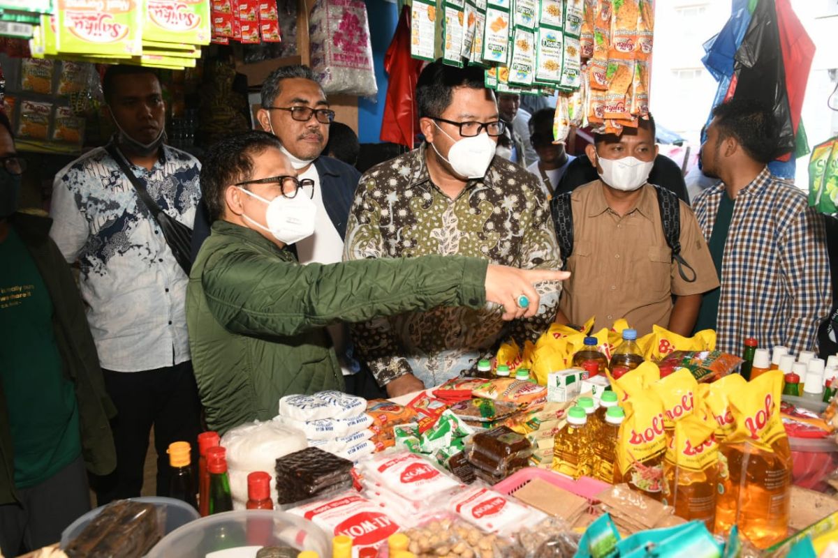 Wakil Ketua DPR-RI minta pemerintah kendalikan harga minyak goreng di Malut, berlakukan satu harga