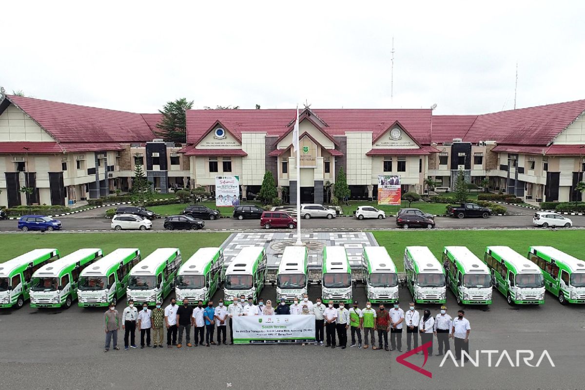 Berau Coal salurkan beasiswa dan bus untuk angkutan pelajar