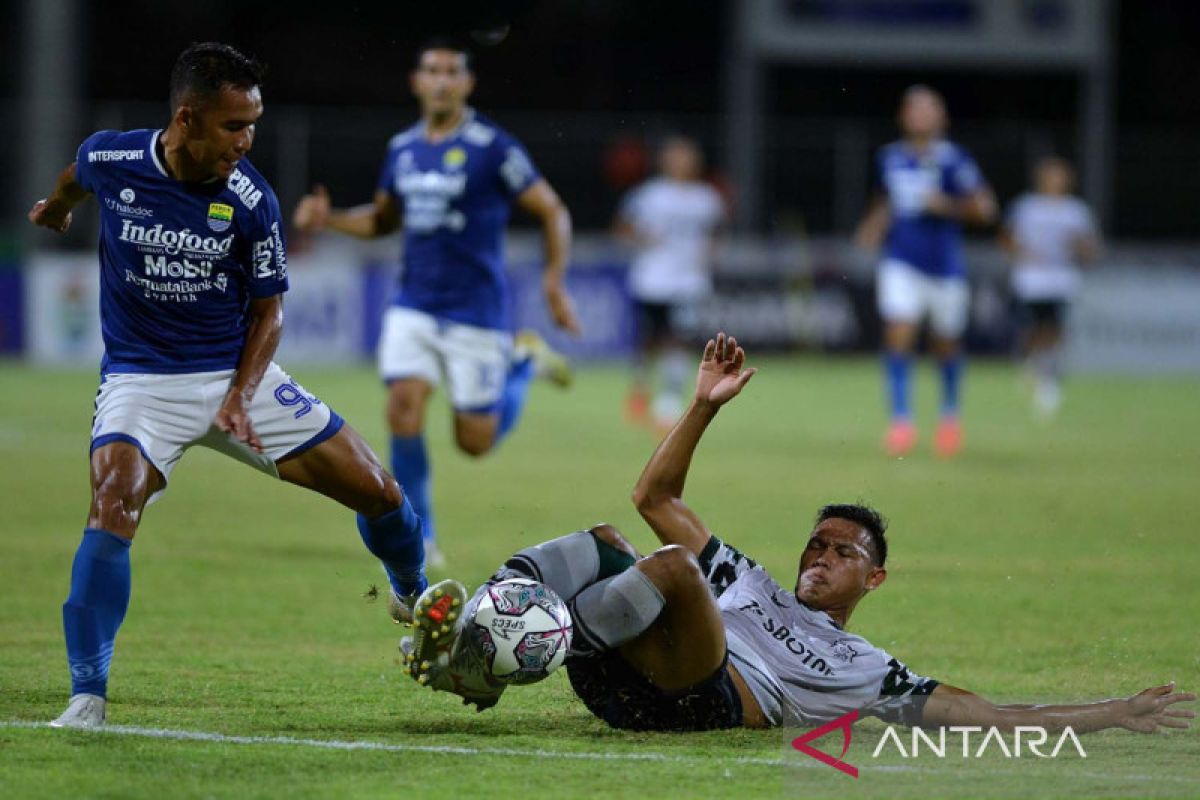 Liga 1 Indonesia - Persib Bandung kandaskan PSS Sleman 2-1