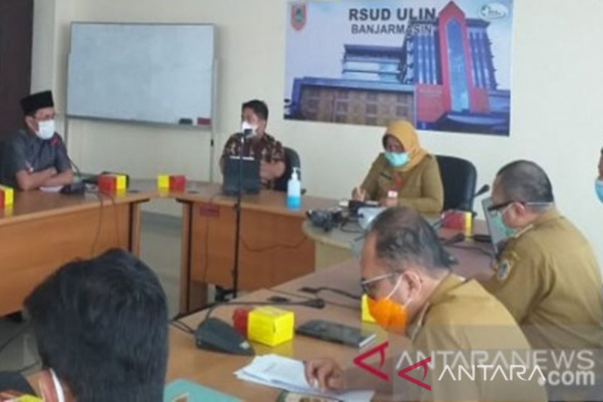 Ketua DPRD Kotabaru serahkan 1.000 lembar kartu BPJS