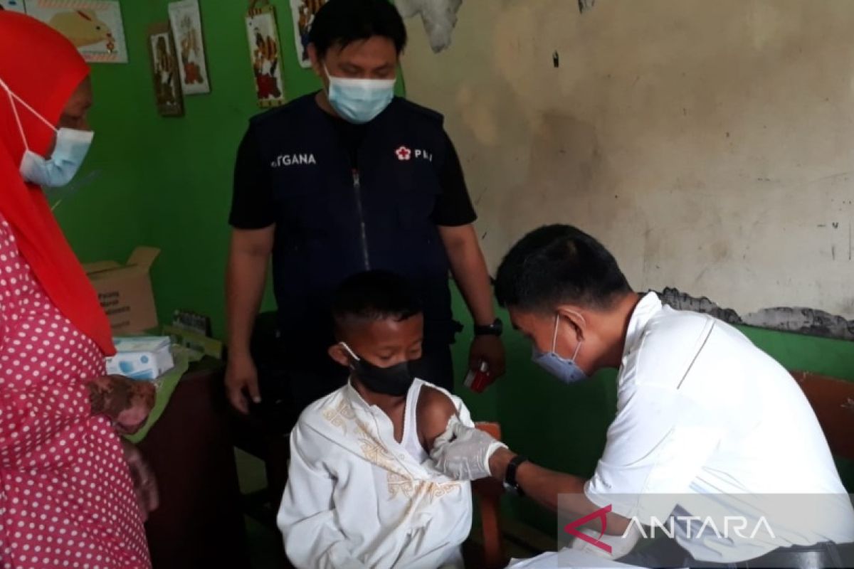 PMI Belitung melaksanakan vaksinasi COVID-19 pada siswa SD