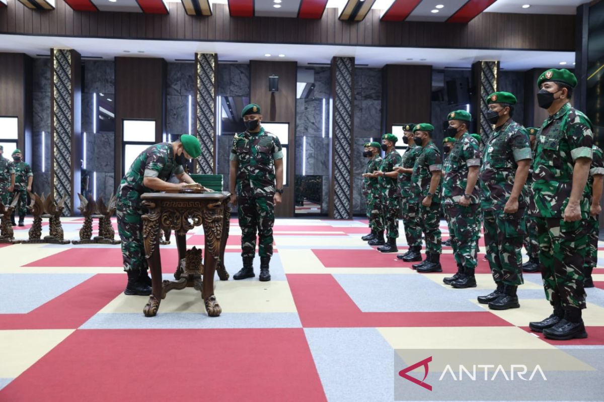 Mayjen TNI Maruli Simanjuntak resmi menjabat sebagai Pangkostrad