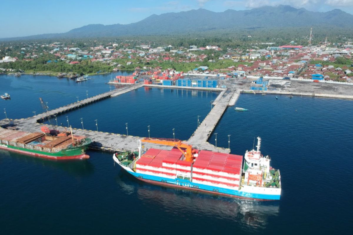 Kapal tol laut sandar perdana di Pelabuhan Babang dan Saketa