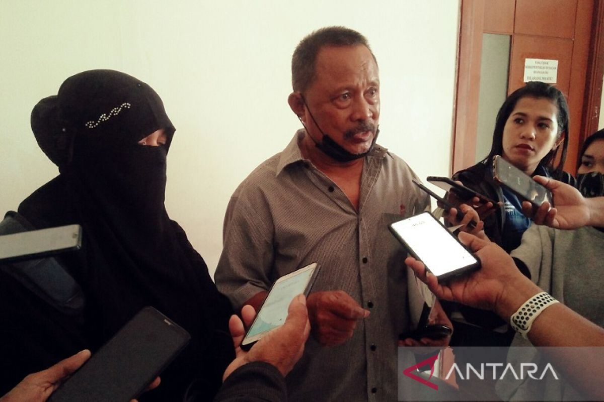 PKL di pasar Mardika minta keadilan di DPRD Maluku, berantas praktek KKN