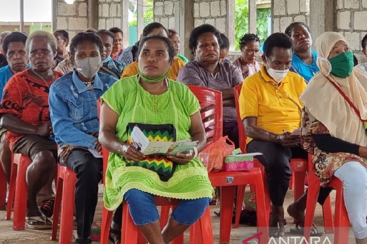OJK Papua berikan edukasi terkait literasi keuangan untuk warga Keerom