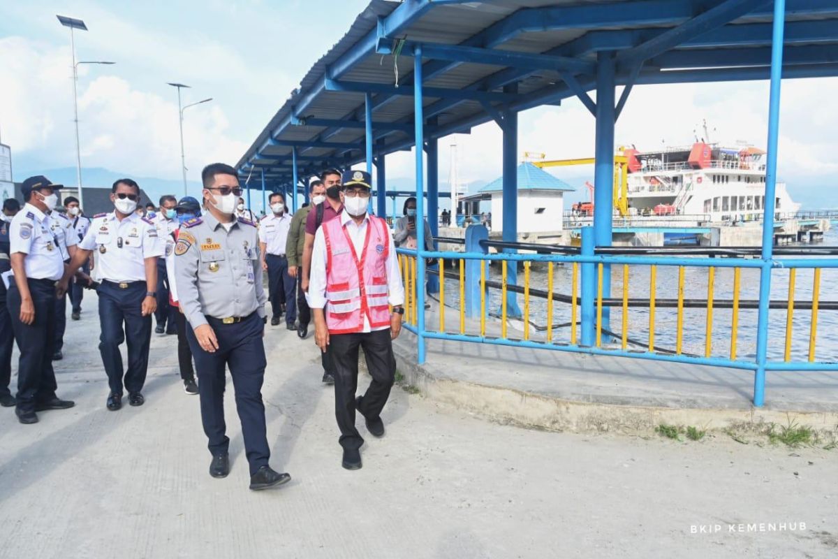 Menhub tinjau pelabuhan penyeberangan di kawasan KSPN Danau Toba