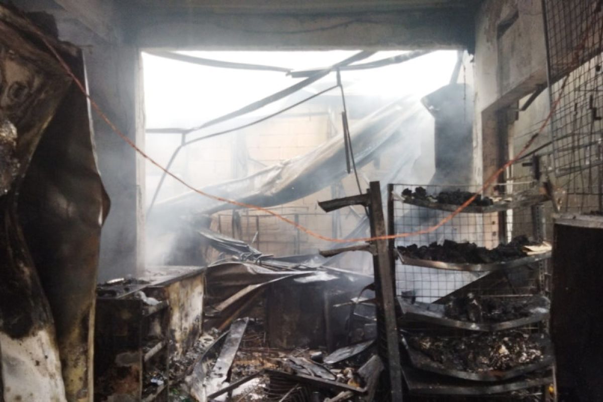 Kebakaran hanguskan bangunan tiga lantai di Pulogadung