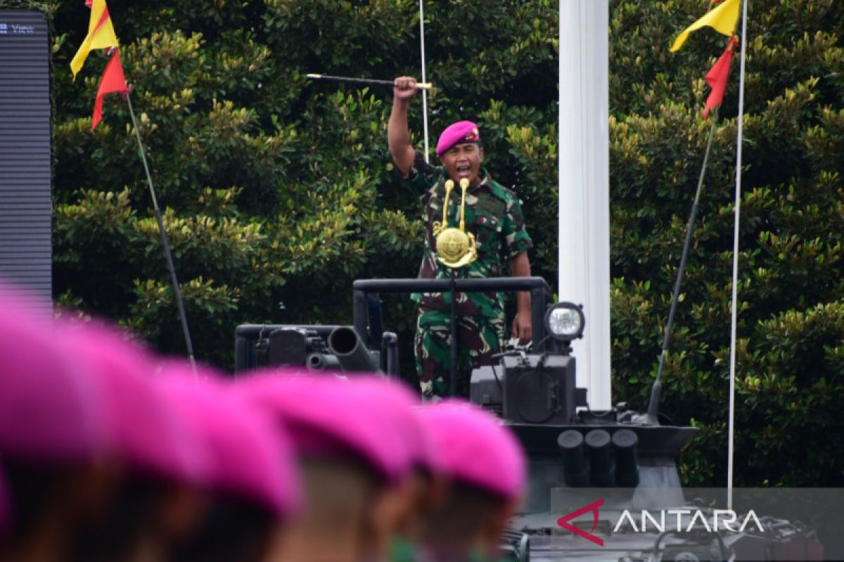 Dankormar Mayjen TNI (Mar) Suhartono berpamitan kepada ribuan prajurit