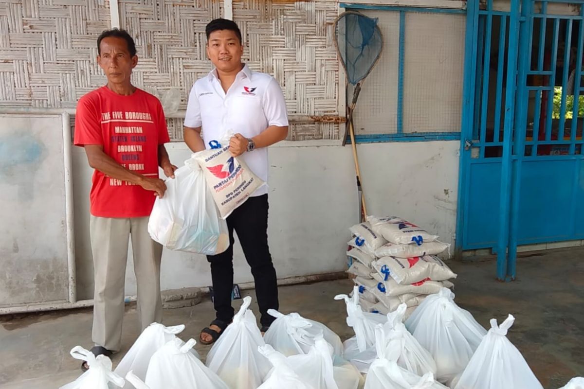 Perindo Langkat bersama TSP bagikan sembako imlek