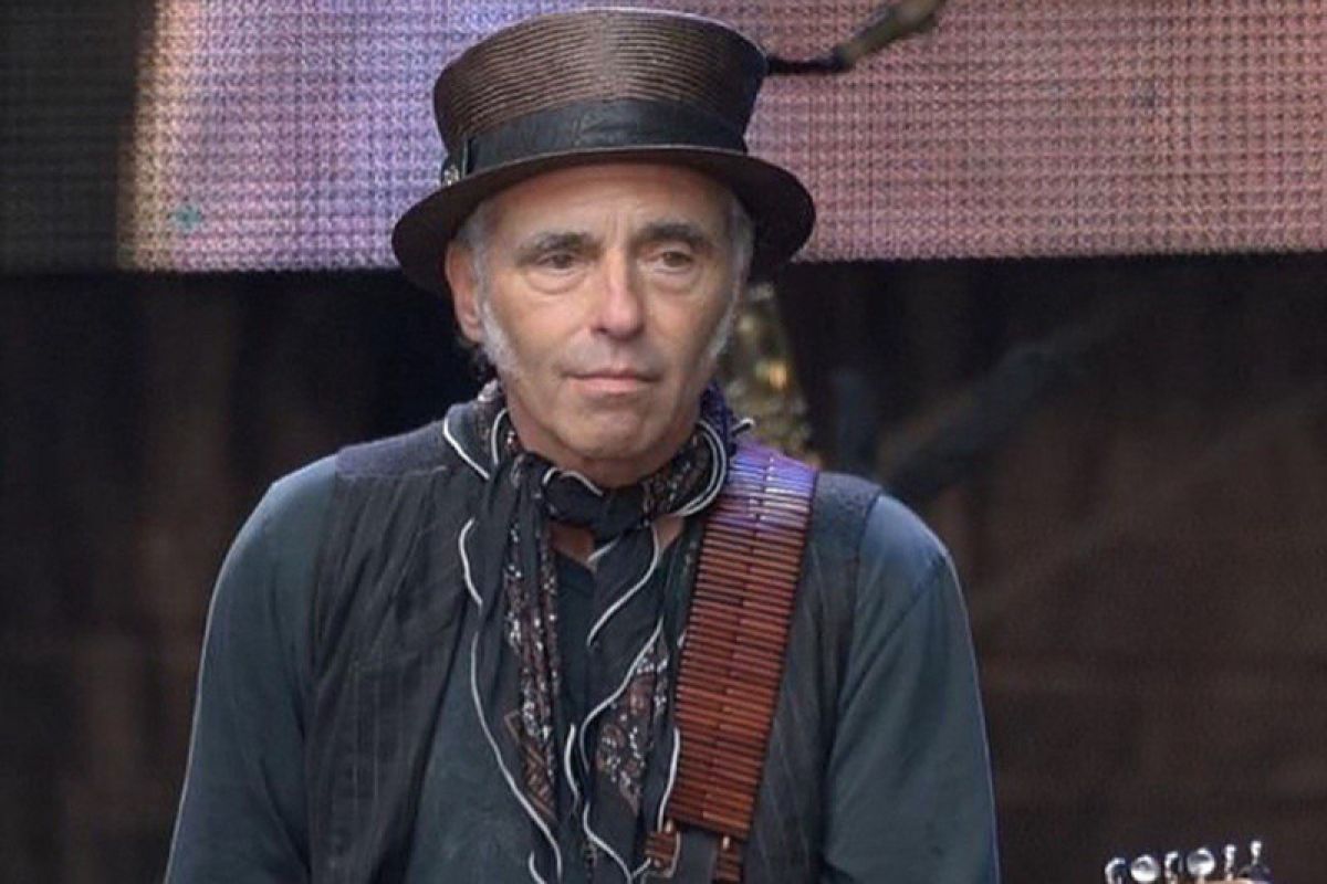 Nils Lofgren hapus lagu di Spotify, dukung Neil Young