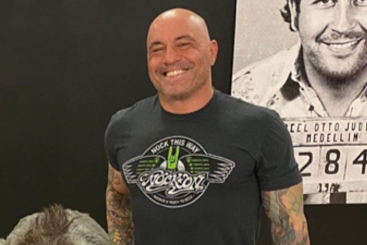 Joe Rogan angkat bicara terkait misinformasi COVID-19 di Spotify