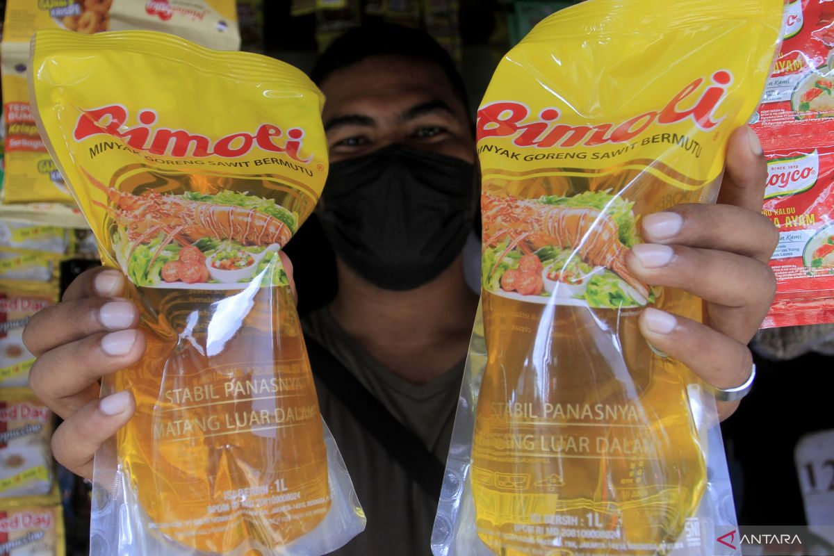 Minyak goreng satu harga belum diterapkan di pasar tradisional di Kupang
