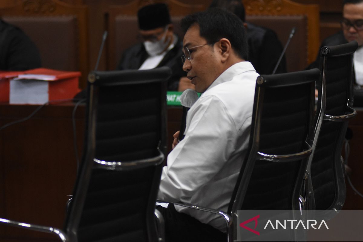 Azis Syamsuddin berkomitmen tidak akan kembali ke dunia politik