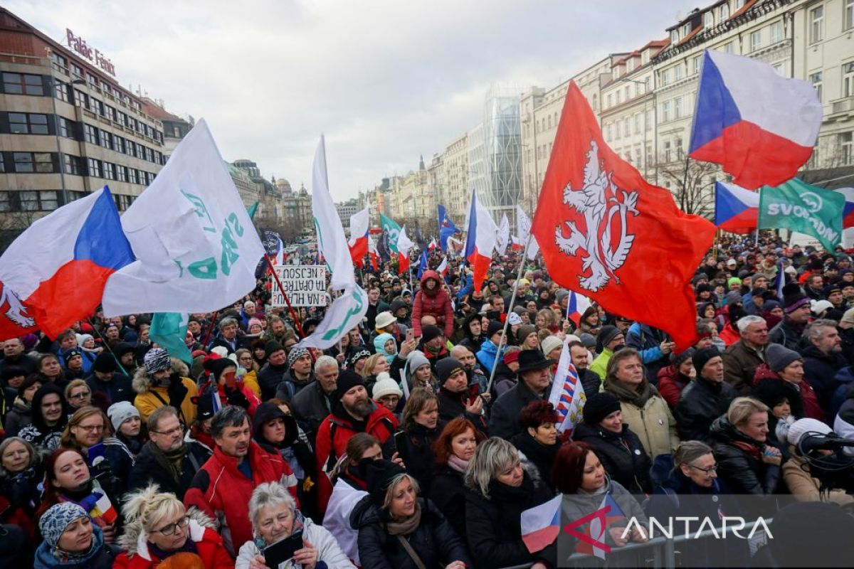 Ribuan warga Ceko protes dan menentang pembatasan COVID