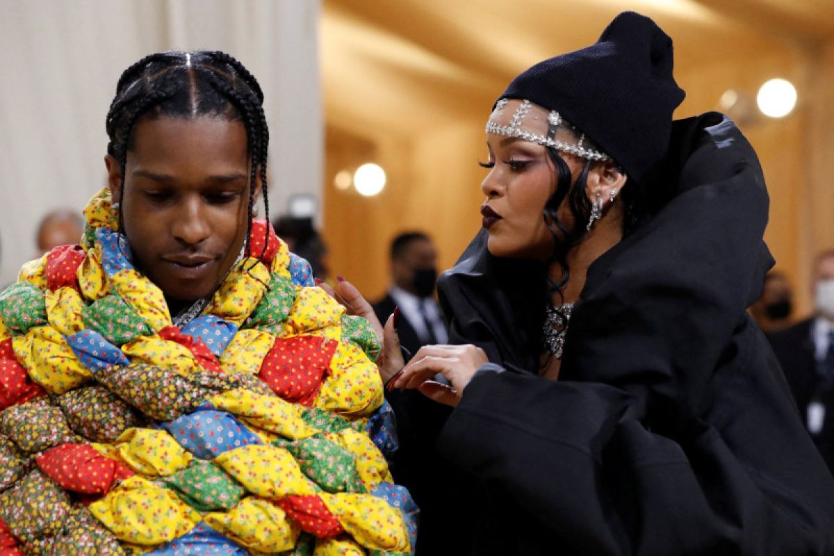Rihanna nantikan anak pertama bersama rapper A$AP Rocky
