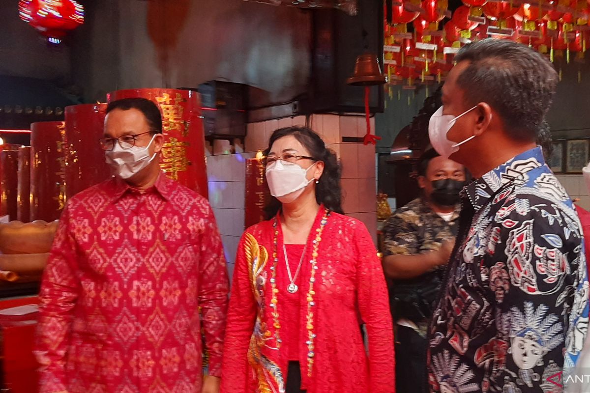 Jakarta governor visits Chinese temple, conveys New Year greetings