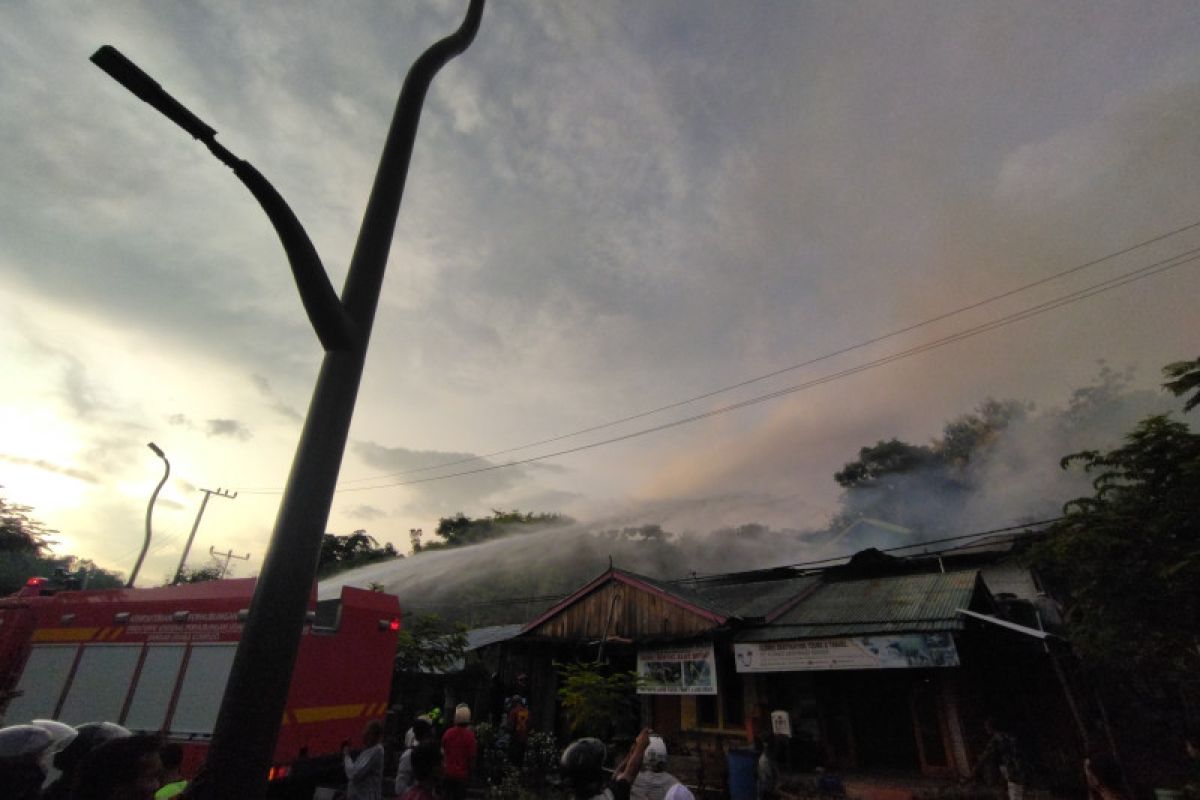 Kebakaran rumah di Labuan Bajo berasal dari dapur berisikan bensin