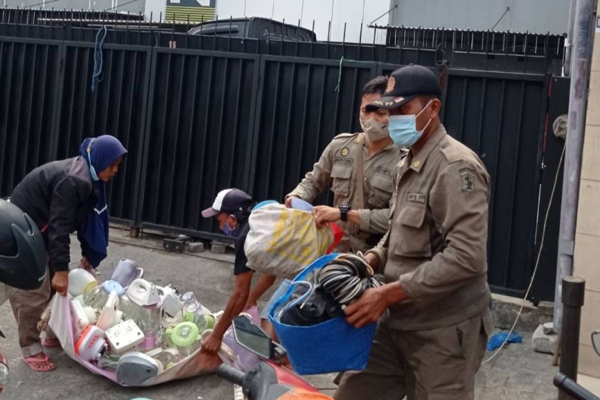 Ratusan PKL di Jalan Gembong Surabaya ditertibkan