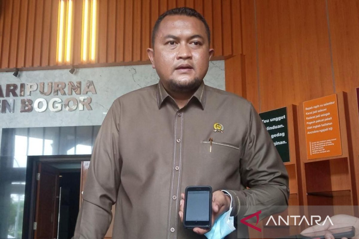 Ketua DPRD Bogor dorong aparat selidiki temuan telur busuk di paket bansos