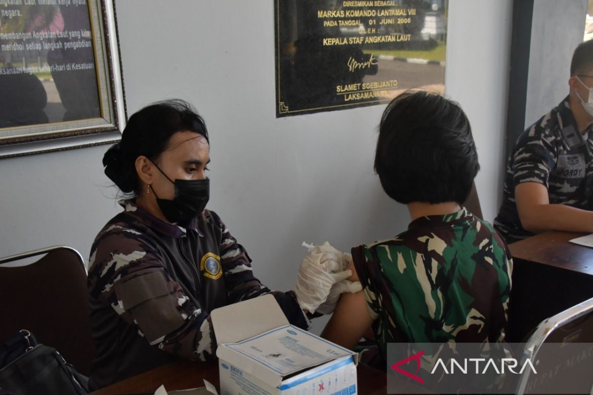 Vaksin penguat mulai disuntikkan untuk personel Lantamal Ambon, antisipasi varian Omicron