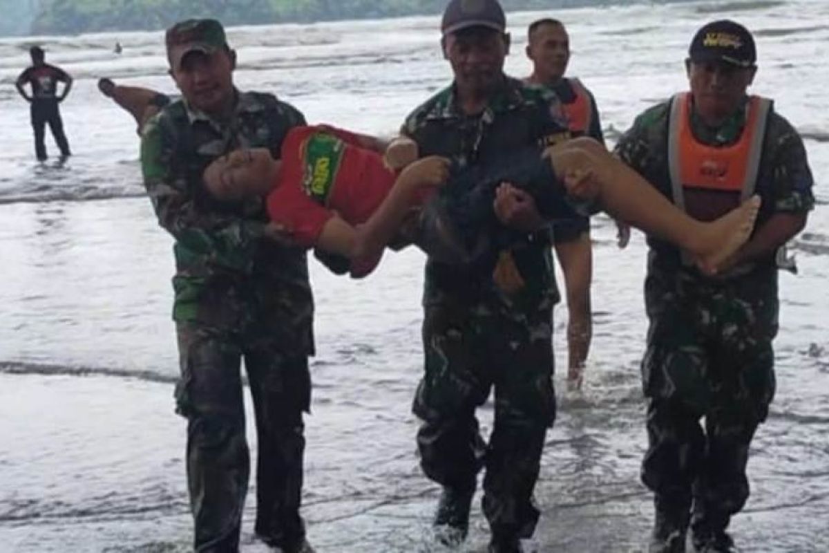 Tiga remaja tewas terseret pusaran arus Pantai Niyama