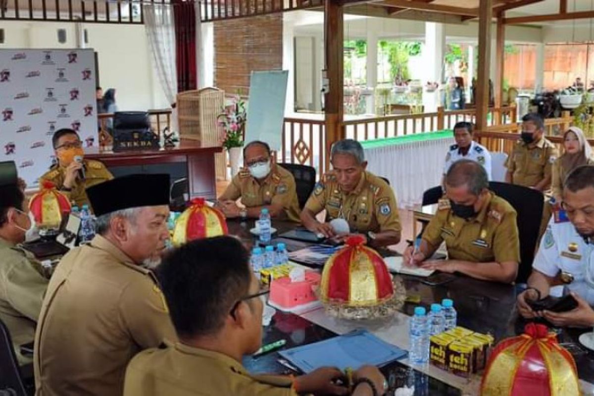 Pemprov Sulbar ubah nama bandara Tama Padang jadi Andi Andi Depu