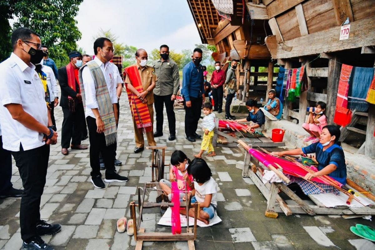 Presiden Jokowi: Penataan Kampung Ulos Huta Raja lestarikan warisan pusaka