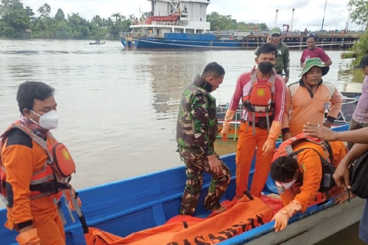 Tim SAR gabungan mencari korban jatuh dari speed boat di sungai Digoel