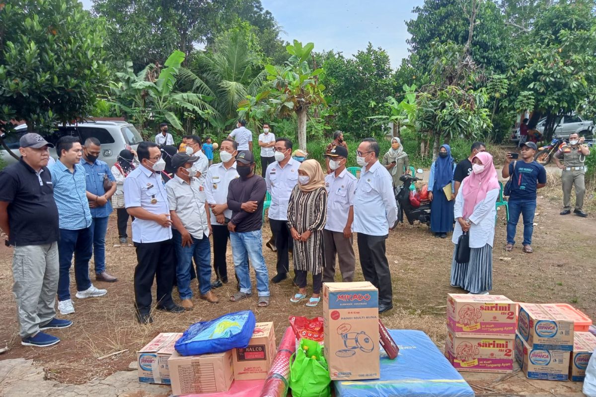 Pemkot dan Forum CSR bantu bedah rumah warga yang rumahnya roboh