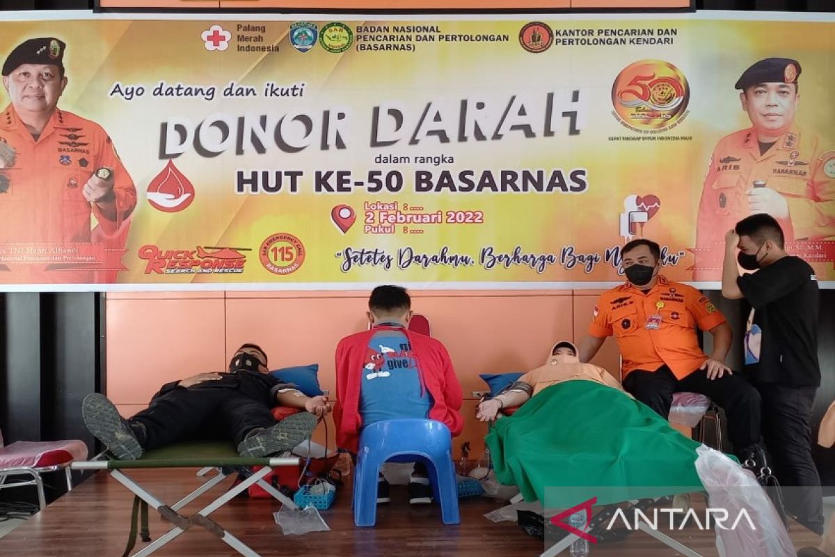 KPP Kendari gelar donor darah peringati HUT Basarnas ke-50