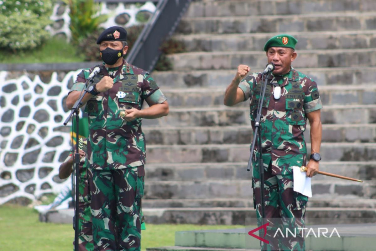 Mayjen TNI Gabriel Lema terima tugas Pangdam XVIII/Kasuari