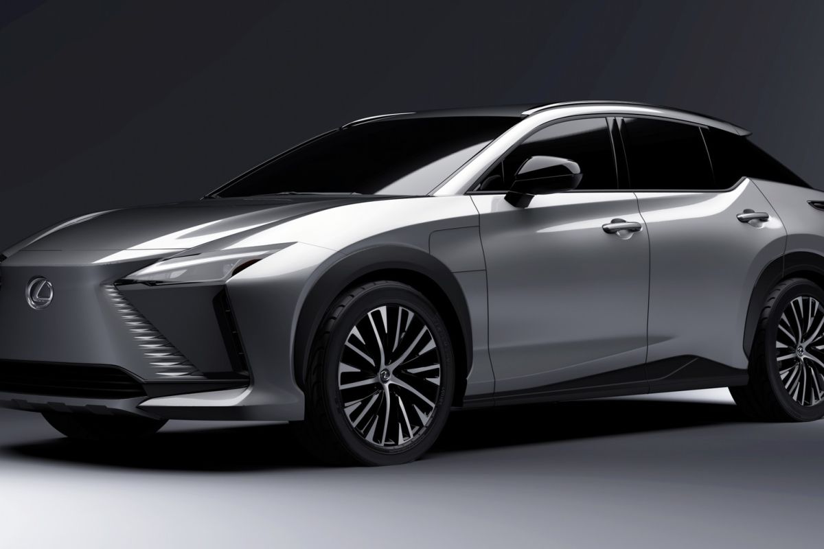 Lexus tampilkan gambar penggoda dari RZ 450e