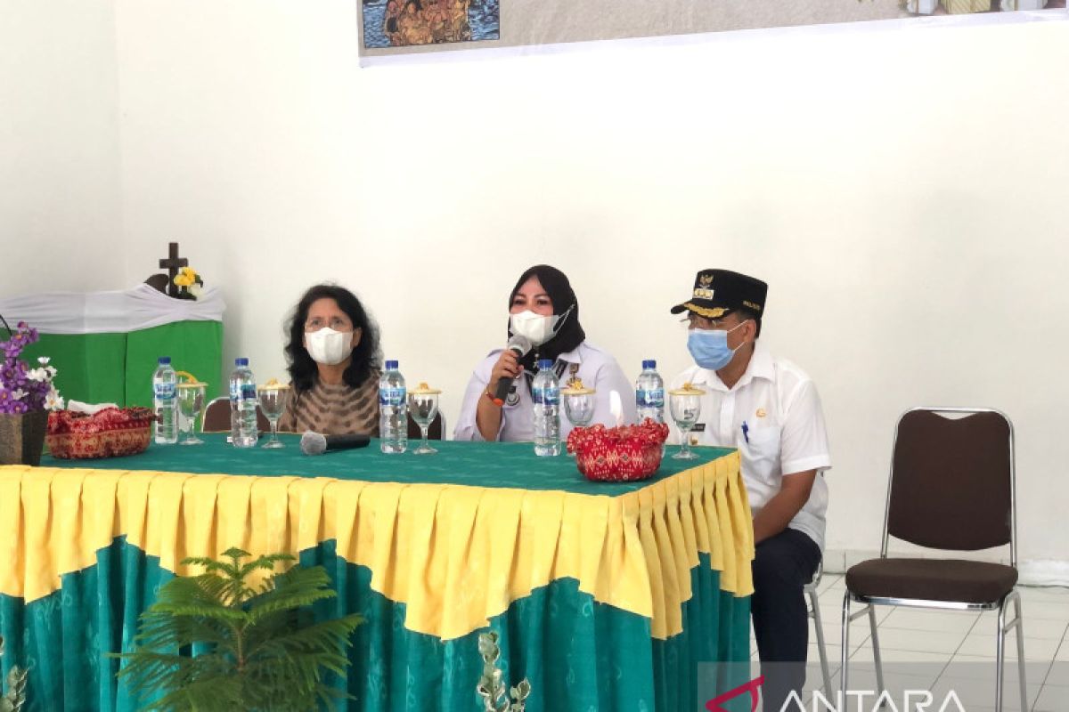 Wali Kota Jefri Koreh bagikan masker dan vitamin bagi WBP perempuan