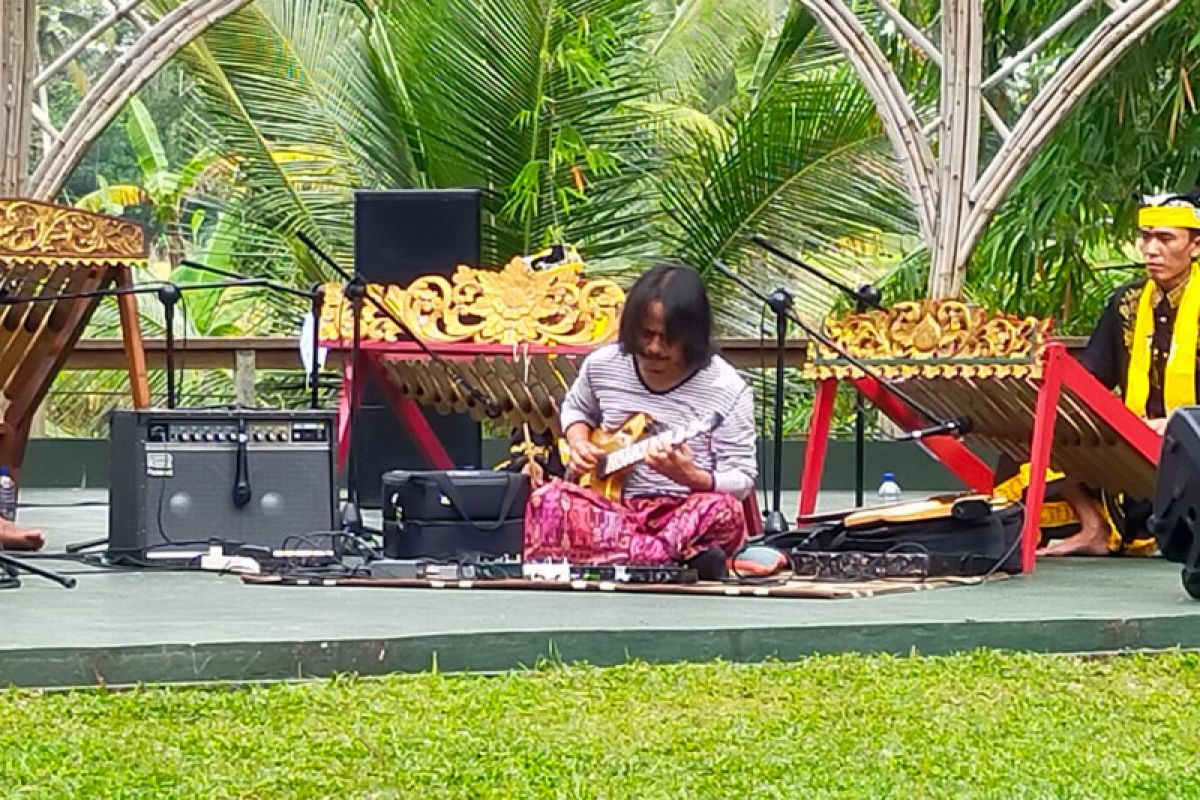 Ciptakan dua lagu, Dewa Budjana tampil di Taman Gandrung Terakota Banyuwangi
