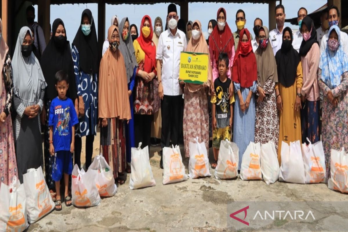 Kotabaru govt hands out food for COVID-19 affected residents