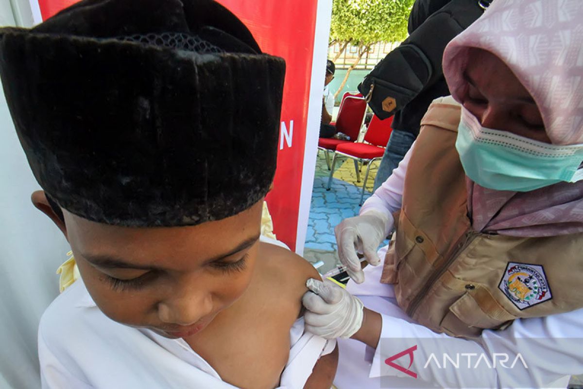 128,7 juta warga Indonesia sudah dapat dosis lengkap vaksin COVID-19