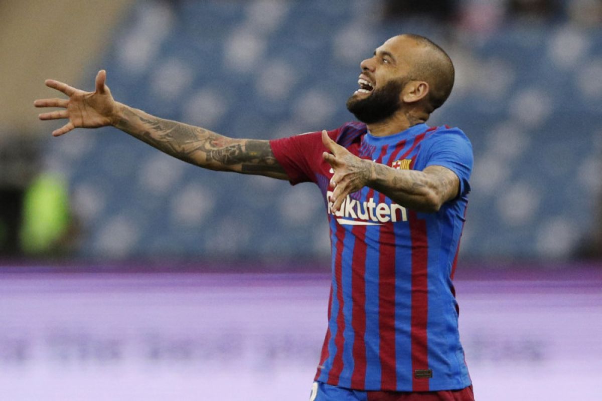 Barca lucuti Dani Alves  dari skuad untuk laga lawan Napoli