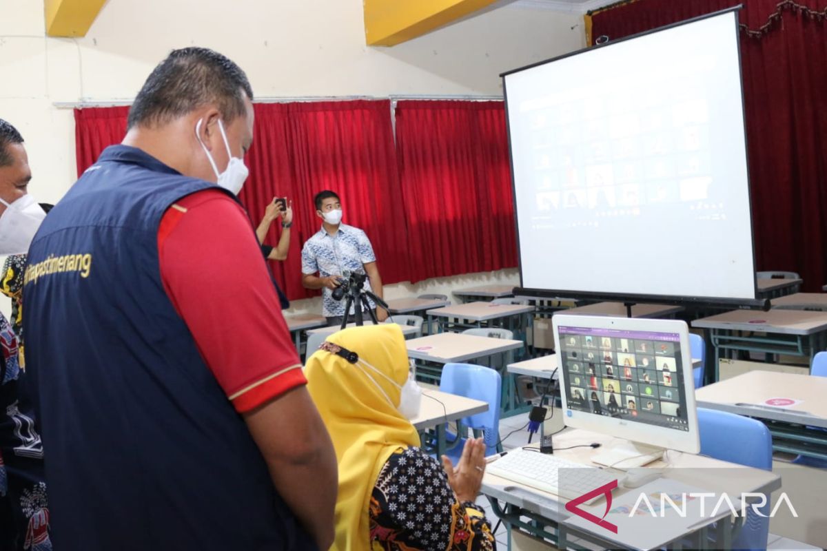 Plt Wali Kota Bekasi pantau pelaksanaan pembelajaran jarak jauh
