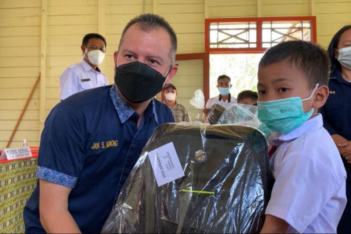 Dinsos Gumas telah salurkan bantuan alat sekolah kepada pelajar