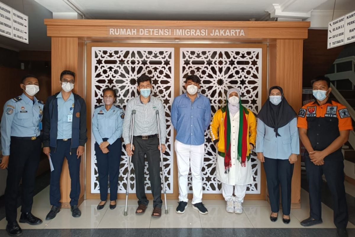 Empat orang pencari suaka dipindahkan dari Makassar ke Jakarta