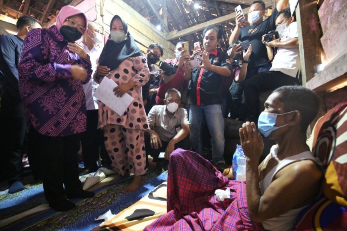 Mensos serahkan bantuan donatur untuk pasien kronis di Lampung