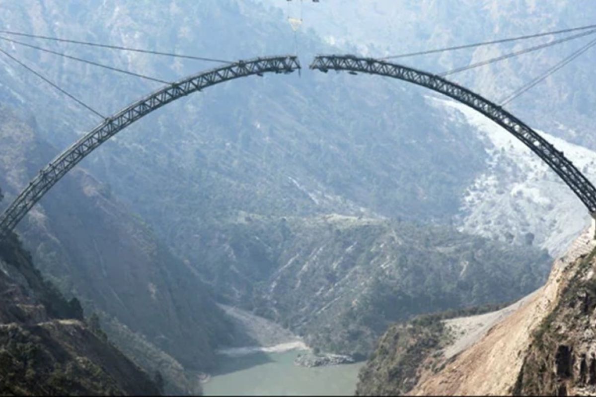 Jembatan kereta api tertinggi sambungkan Jammu dan Kashmir di India