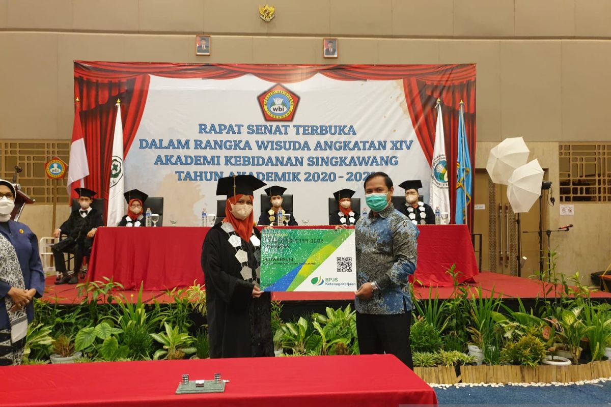 BPJamsostek bersama kampus di Singkawang berikan jaminan mahasiswa magang