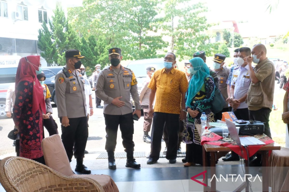 Kapolda Jambi tinjau pelaksanaan vaksinasi booster di Tanjabtim